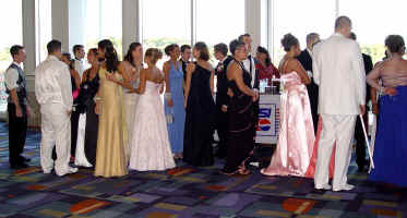 2004-prom-32.jpg (89637 bytes)