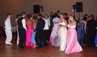 2004-prom-39.jpg (64572 bytes)