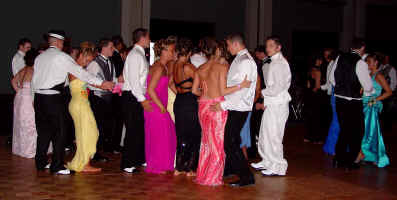 2004-prom-40.jpg (68977 bytes)