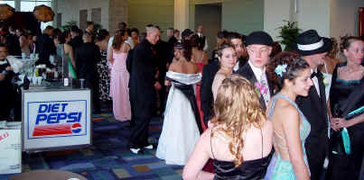 2004-prom-41.jpg (102347 bytes)