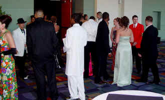 2004-prom-44.jpg (71344 bytes)