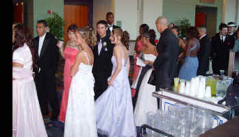 2004-prom-46.jpg (85256 bytes)