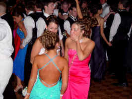 2004-prom-50.jpg (94974 bytes)