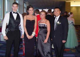 2004-prom-56.jpg (79810 bytes)