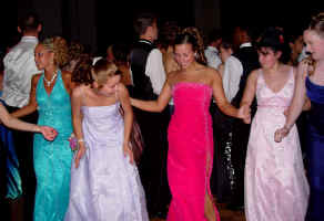 2004-prom-63.jpg (81360 bytes)